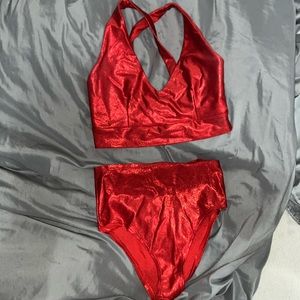 Red bottle server set.